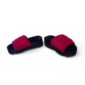 Ugg Pink and Black Slide Sandals preowned by me no goodwill shopping on my end